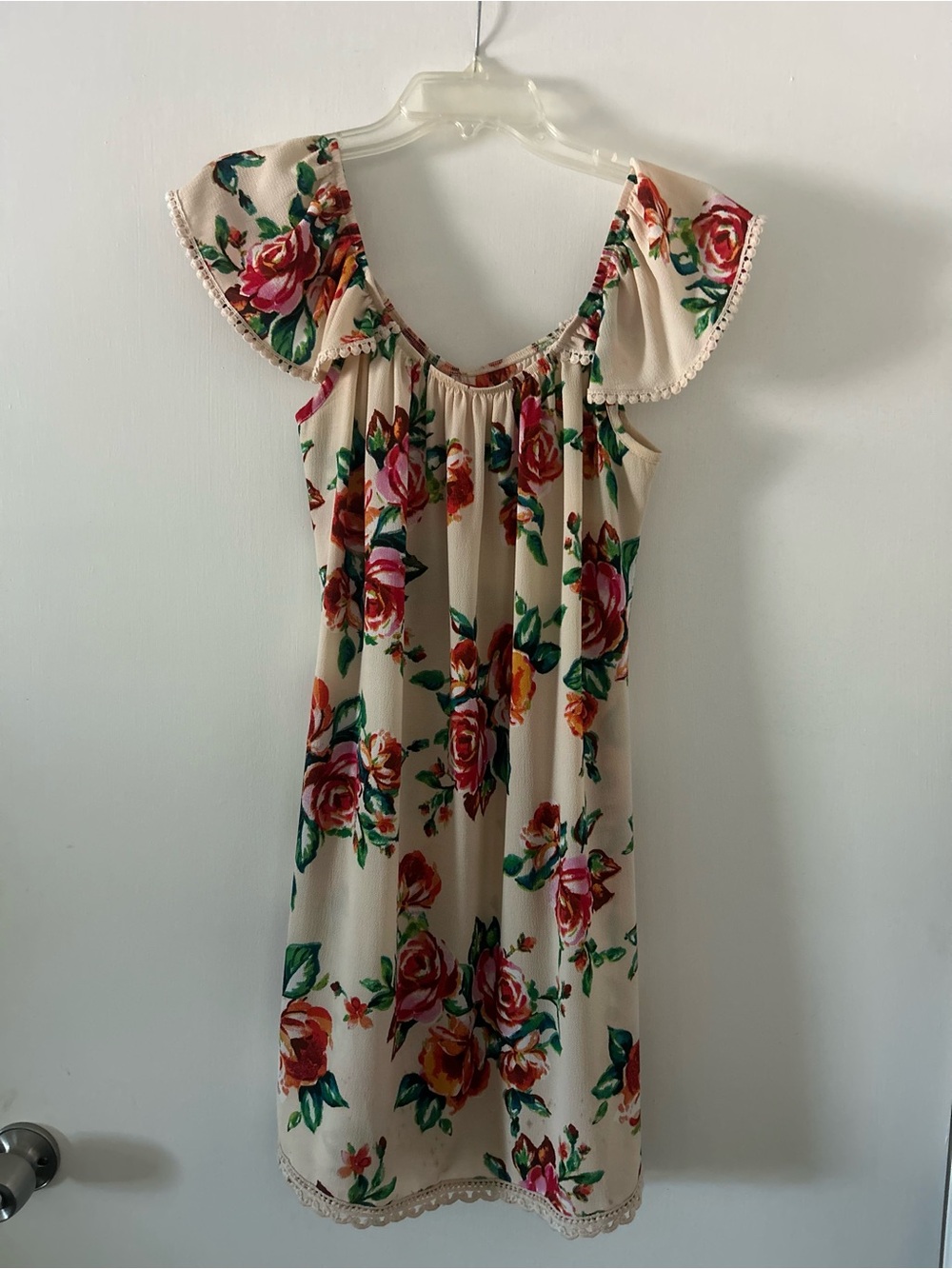 Wo' Floral Ruffle-Sleeve Dress - Cream with Pink & Green Roses